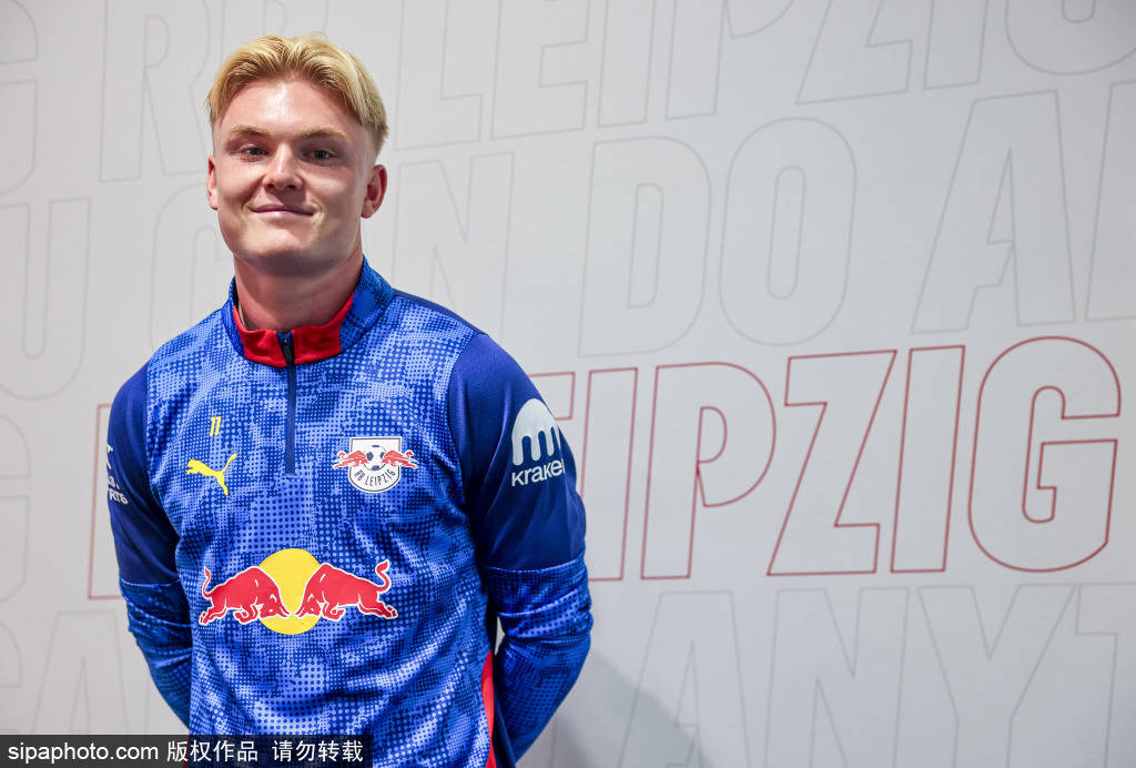 孔帕尼谈切尔西:无论对手花了10亿还是1000万买人,这都无关紧要 孔帕尼谈切尔西:无论对手花了10亿还是1000万买人,这都无关紧要