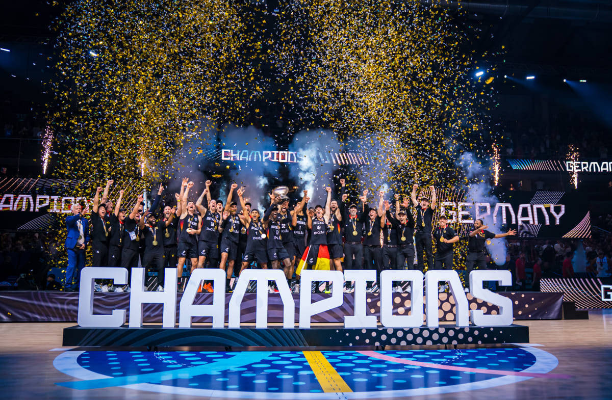 德国险胜土耳其夺欧洲杯冠军 施罗德荣膺MVP 德国险胜土耳其夺欧洲杯冠军 施罗德荣膺MVP