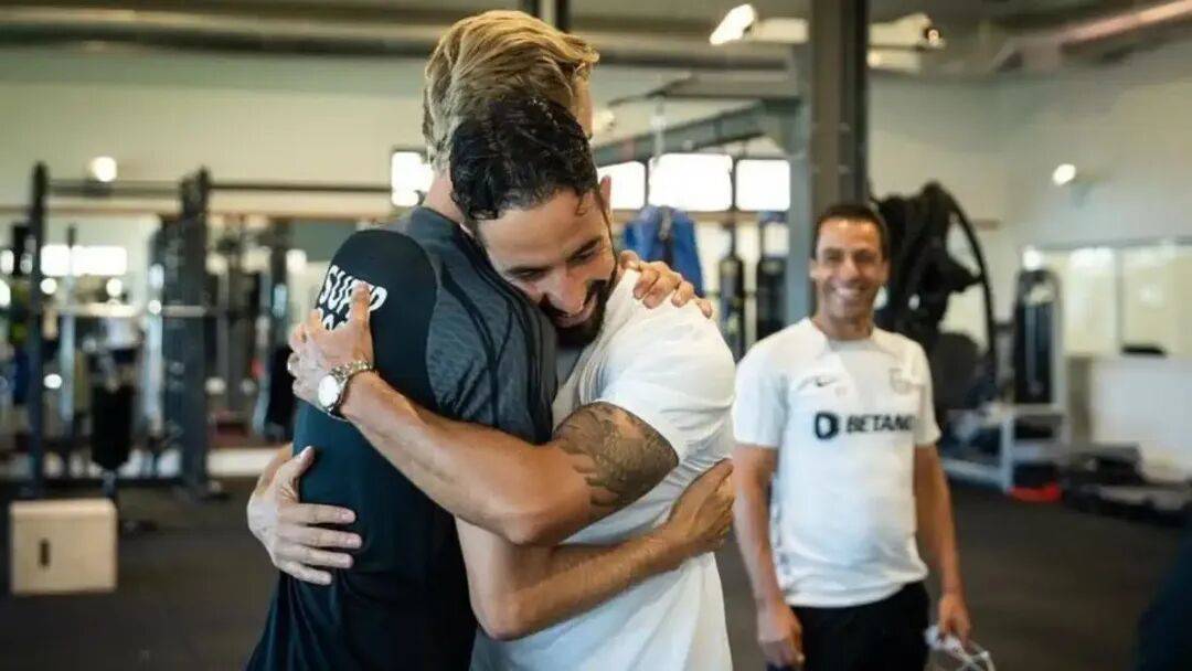 阿莫林8000万爱将明夏必转会,曼联或考虑引进!中场引援目标不只巴莱巴 阿莫林8000万爱将明夏必转会,曼联或考虑引进!中场引援目标不只巴莱巴