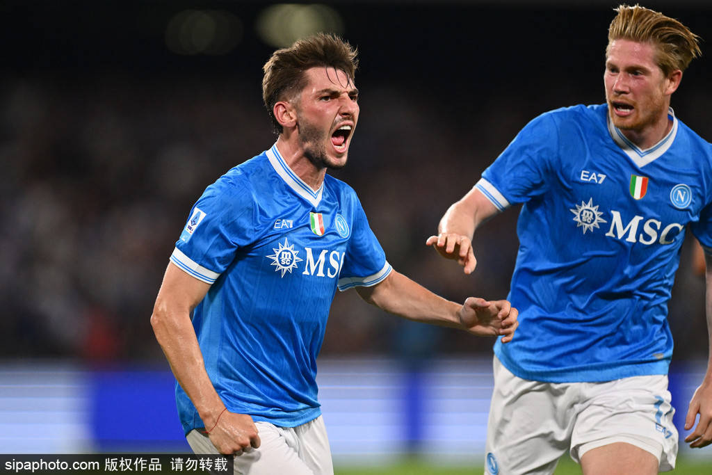 欧冠虫联赛龙?那不勒斯3-2比萨 意甲开局四连胜领跑 欧冠虫联赛龙?那不勒斯3-2比萨 意甲开局四连胜领跑