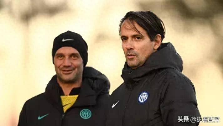 米体:齐沃执教国米后减少了后场出球,但仍缺乏能过人突破的球员 米体:齐沃执教国米后减少了后场出球,但仍缺乏能过人突破的球员